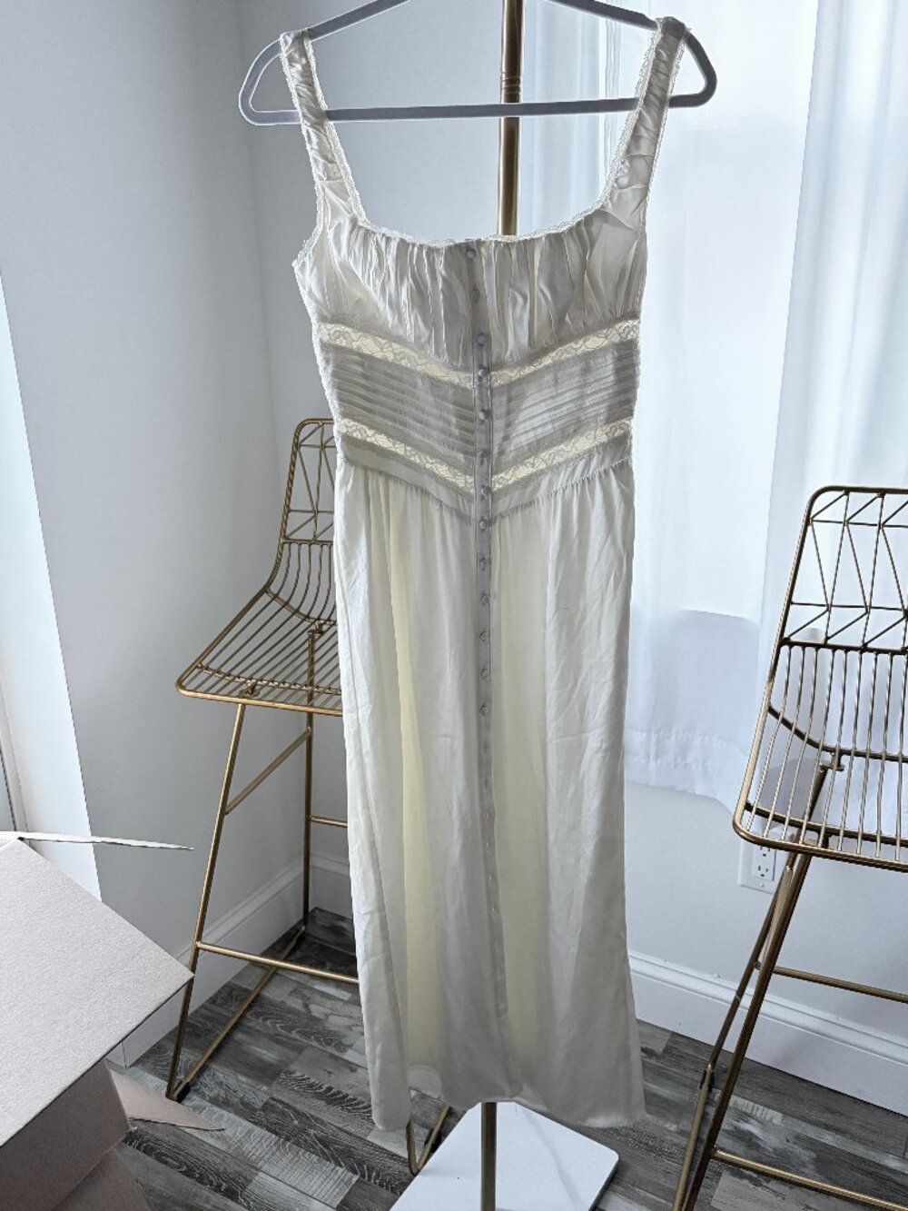 House of CB Illiana White Silk Lace Trim Maxi Dress Size Small Pintuck Button